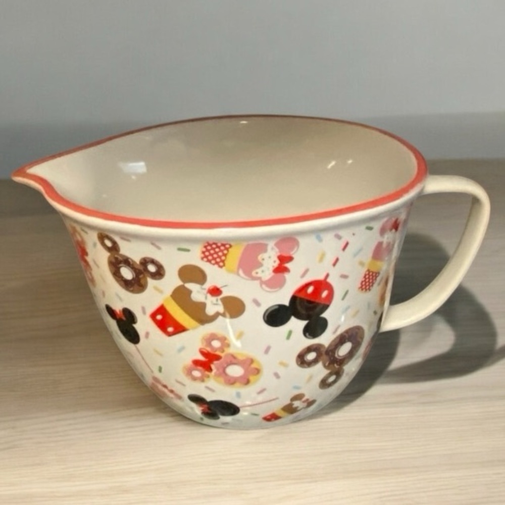 Disney Ceramic Mixing Bowl Park
Treats Theme Mickey Mouse R
Squared Zrike Brands